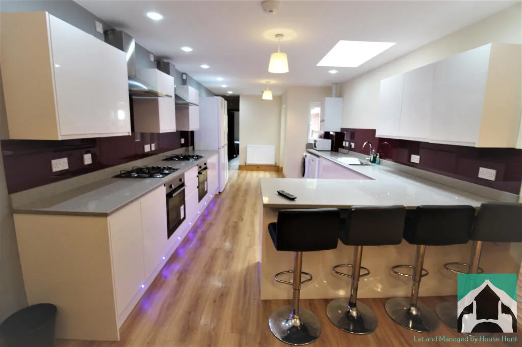 6 bedroom house for rent