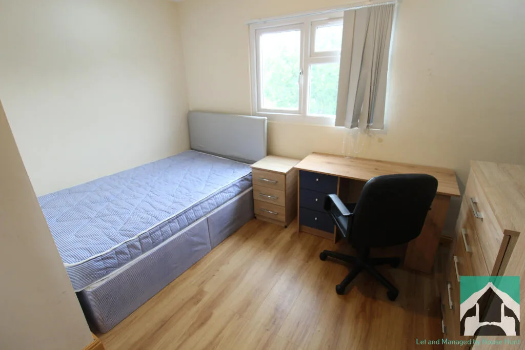 6 bedroom house for rent