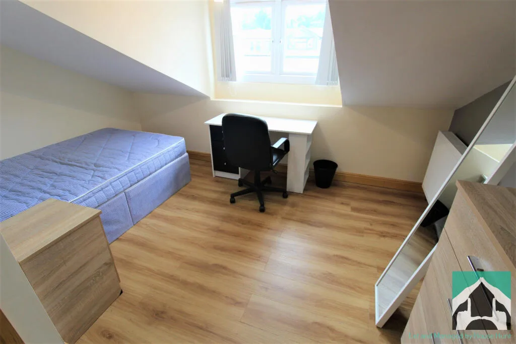 6 bedroom house for rent