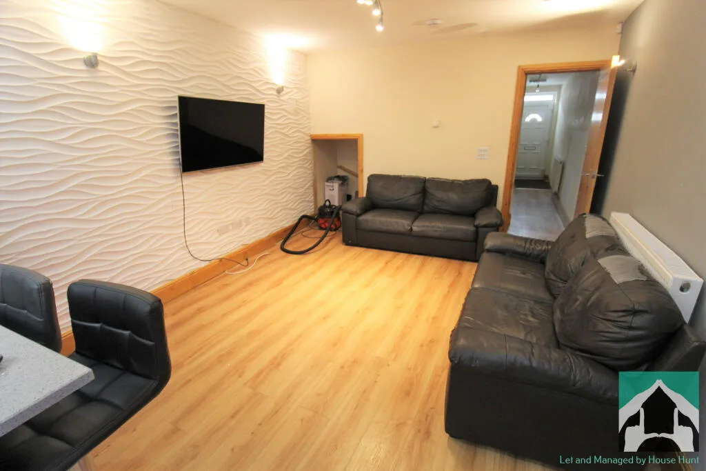 6 bedroom house for rent