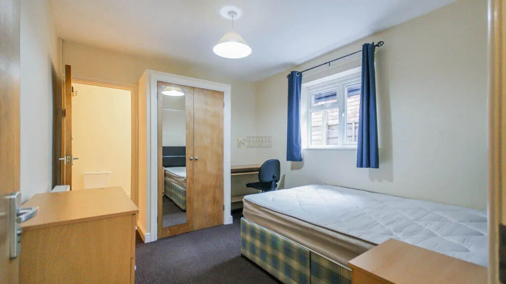 5 bedroom terraced house for rent