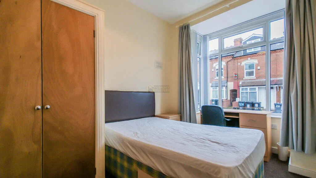 5 bedroom terraced house for rent