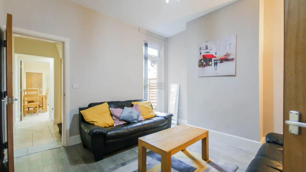 5 bedroom terraced house for rent
