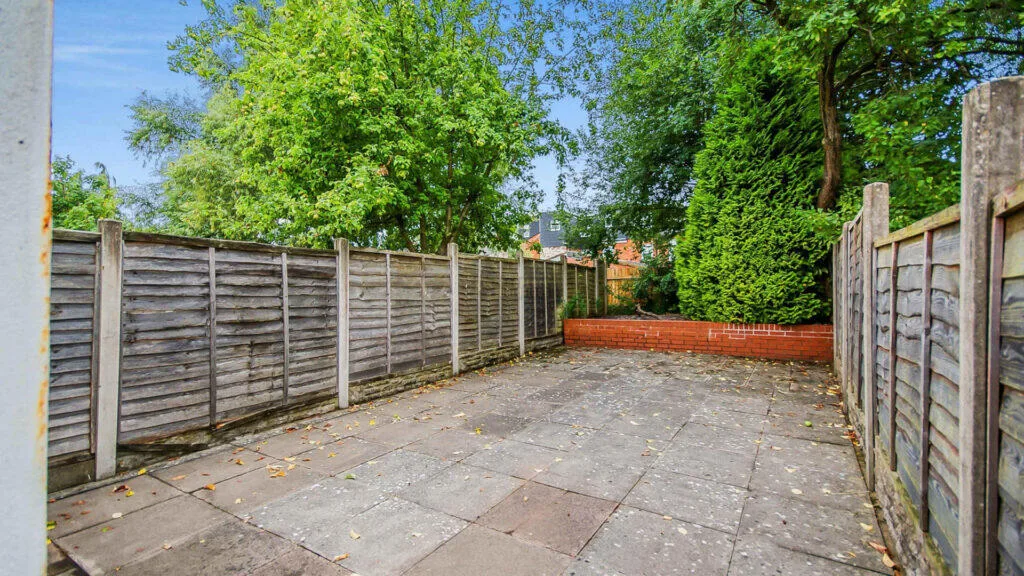 5 bedroom terraced house for rent