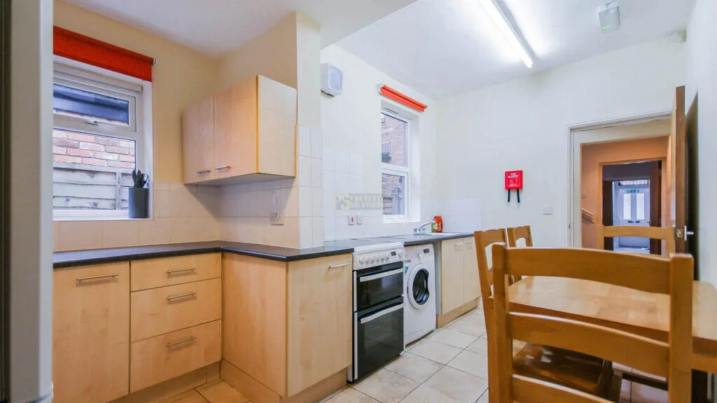 5 bedroom terraced house for rent