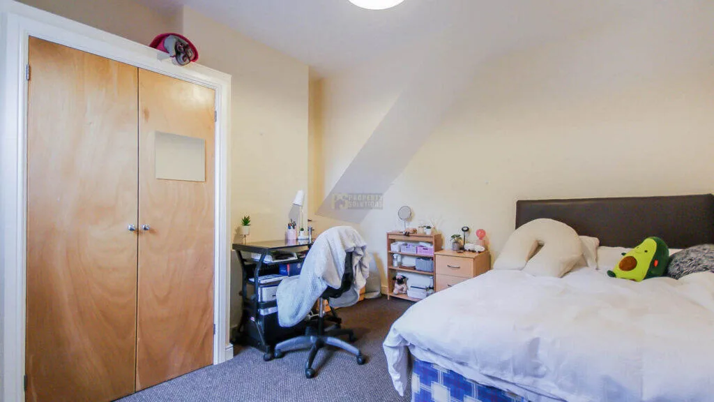 5 bedroom terraced house for rent