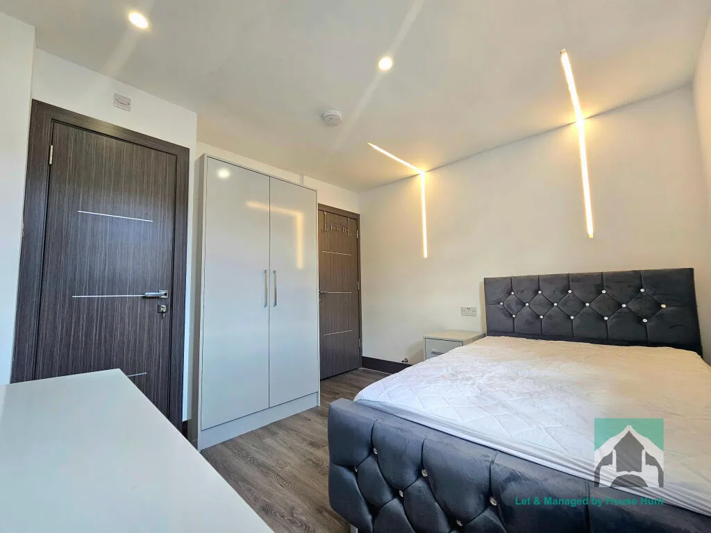 6 bedroom terraced house for rent