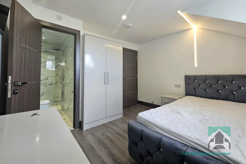 6 bedroom terraced house for rent