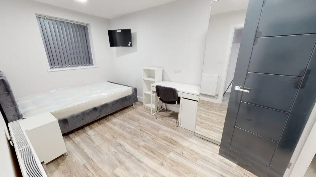 6 bedroom house for rent