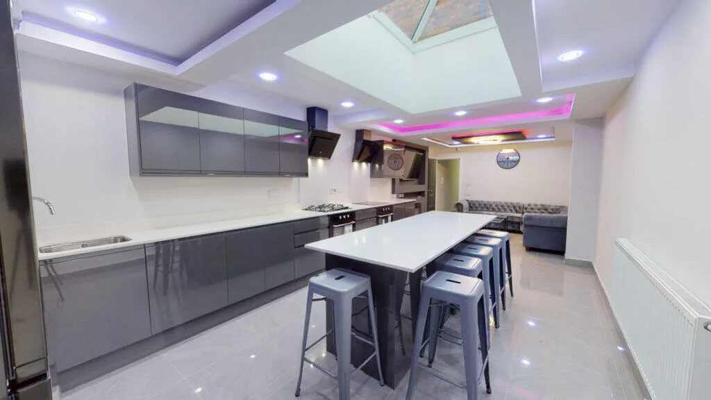 6 bedroom house for rent