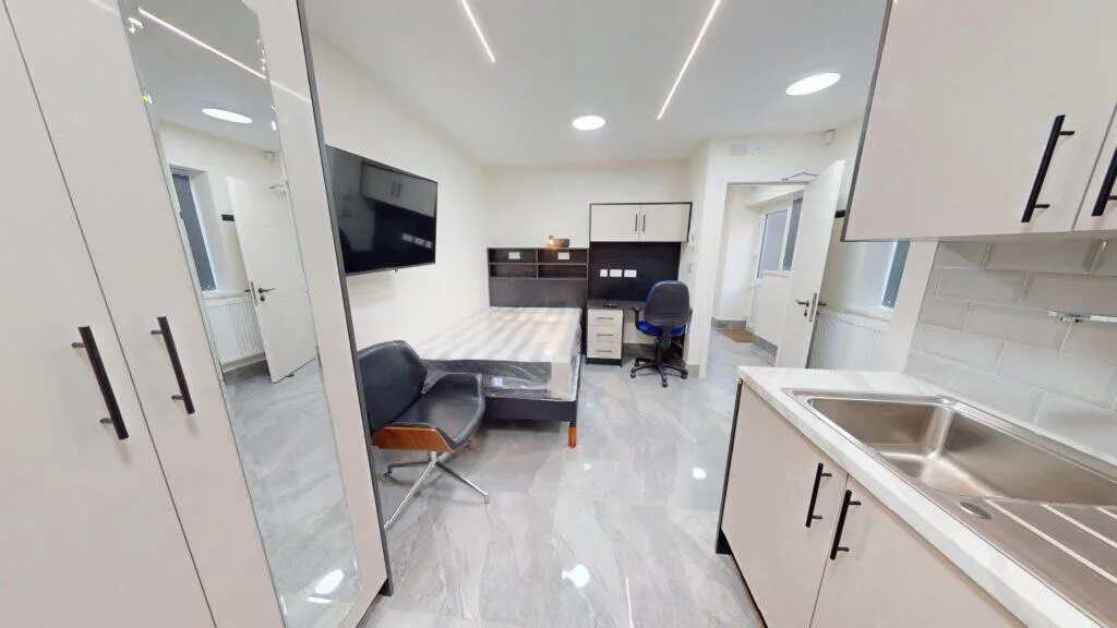 6 bedroom house for rent