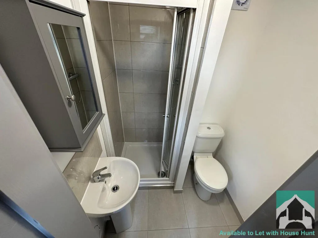 5 bedroom terraced house for rent