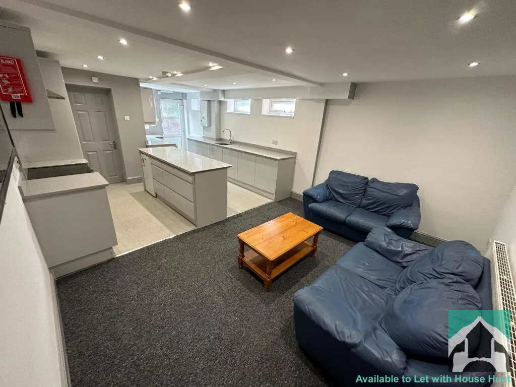 5 bedroom terraced house for rent