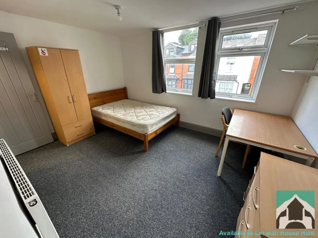 5 bedroom terraced house for rent
