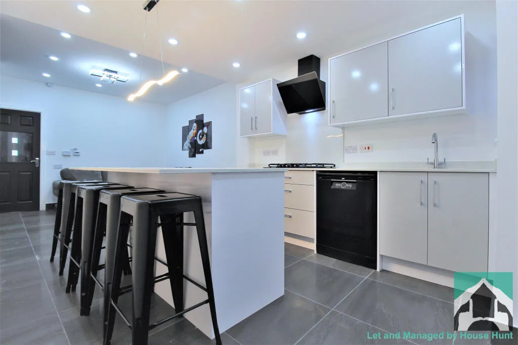 5 bedroom house for rent