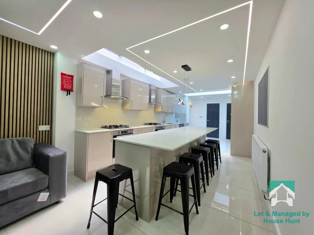 7 bedroom terraced house for rent