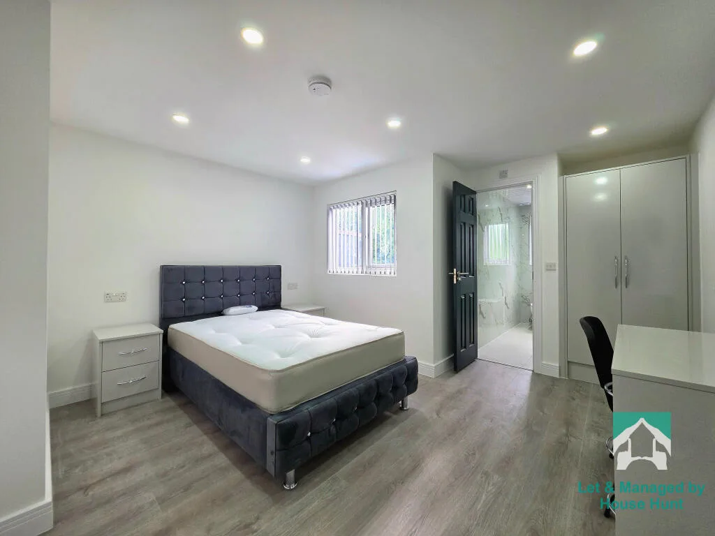 7 bedroom terraced house for rent