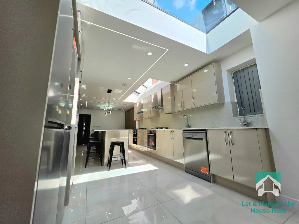 7 bedroom terraced house for rent