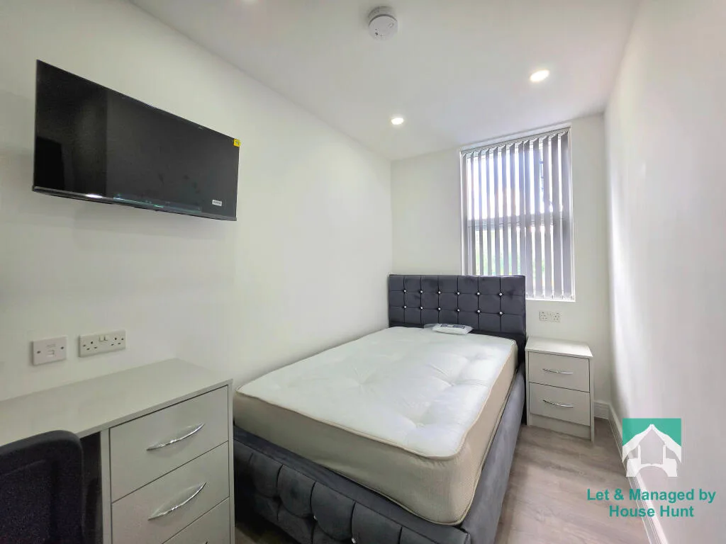 7 bedroom terraced house for rent