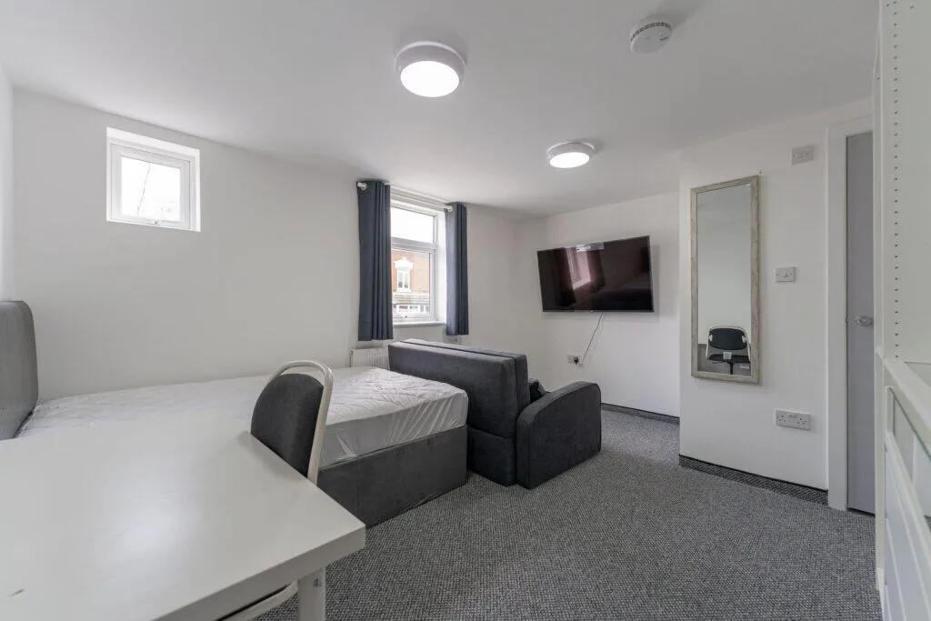 6 bedroom terraced house for rent