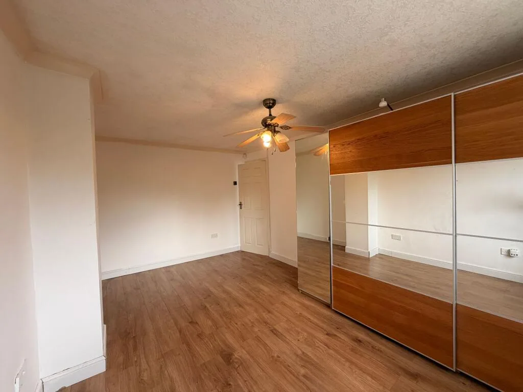 4 bedroom semi-detached house for rent