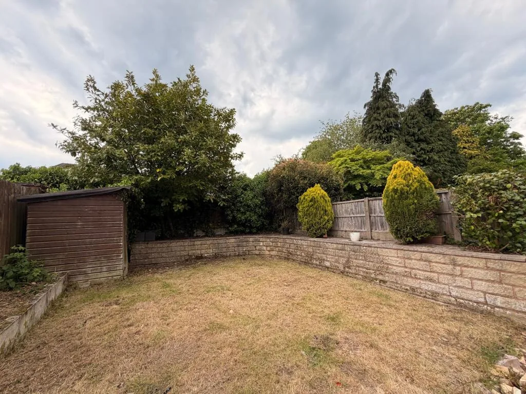 4 bedroom semi-detached house for rent