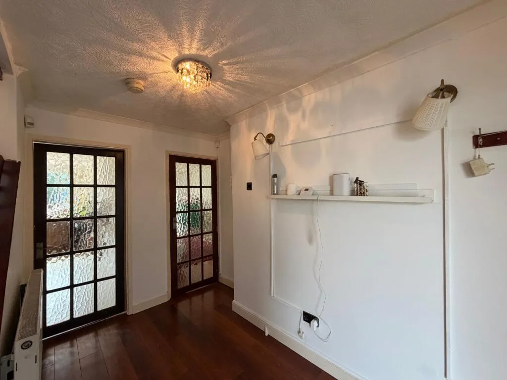 4 bedroom semi-detached house for rent