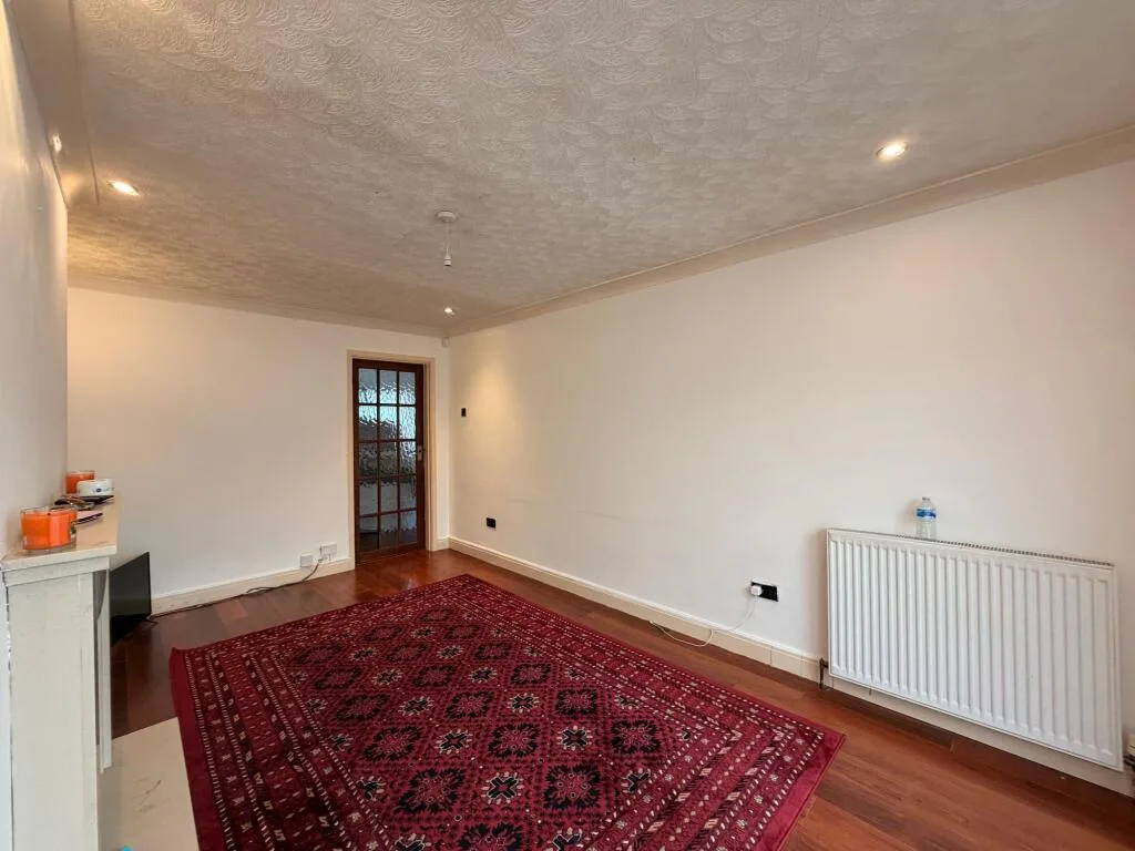4 bedroom semi-detached house for rent