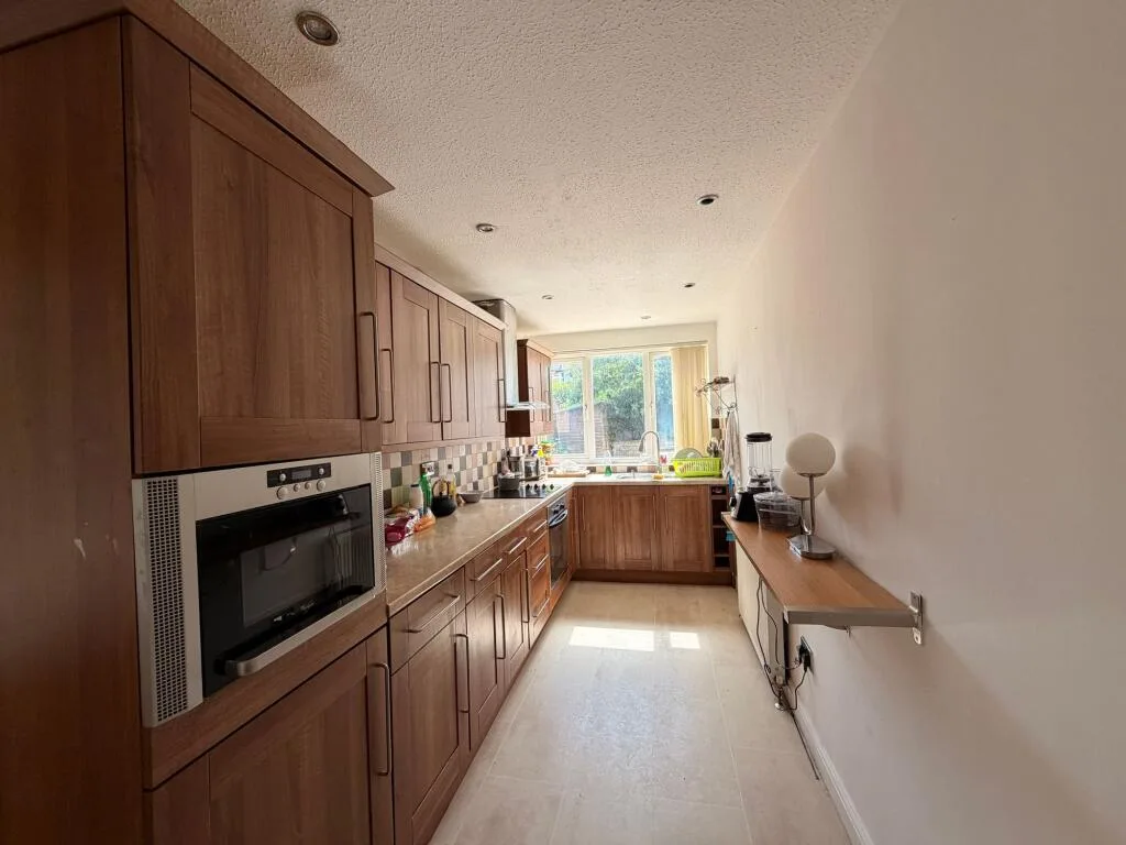 4 bedroom semi-detached house for rent