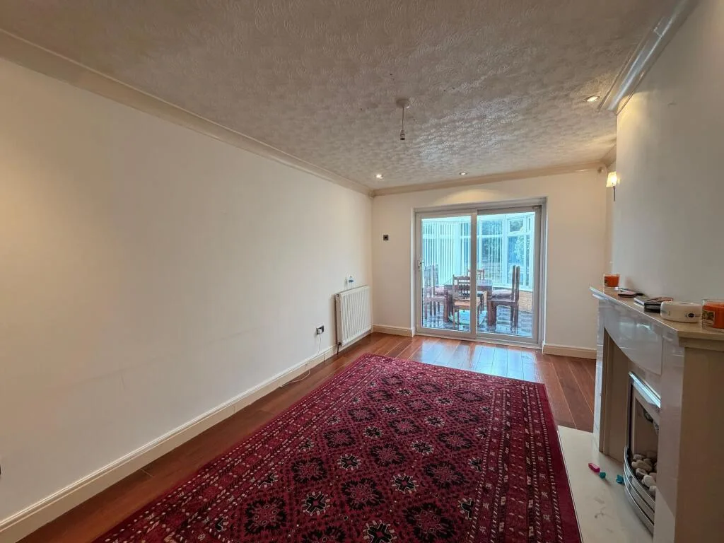 4 bedroom semi-detached house for rent
