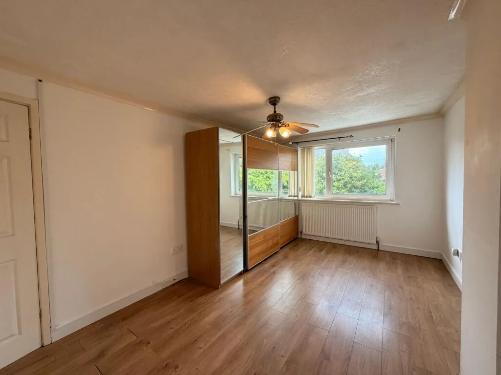 4 bedroom semi-detached house for rent