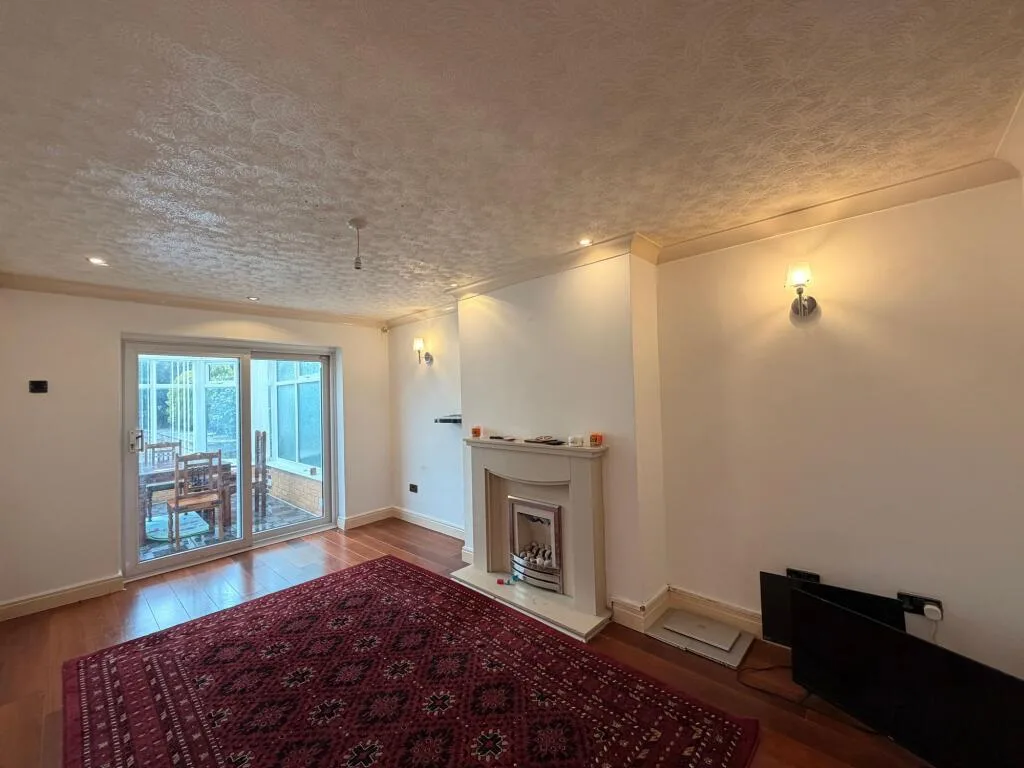 4 bedroom semi-detached house for rent