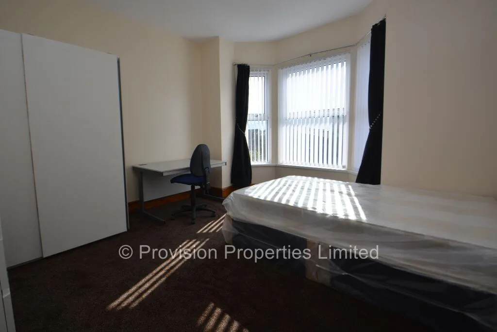 6 bedroom terraced house for rent