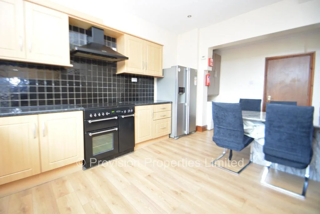 6 bedroom terraced house for rent