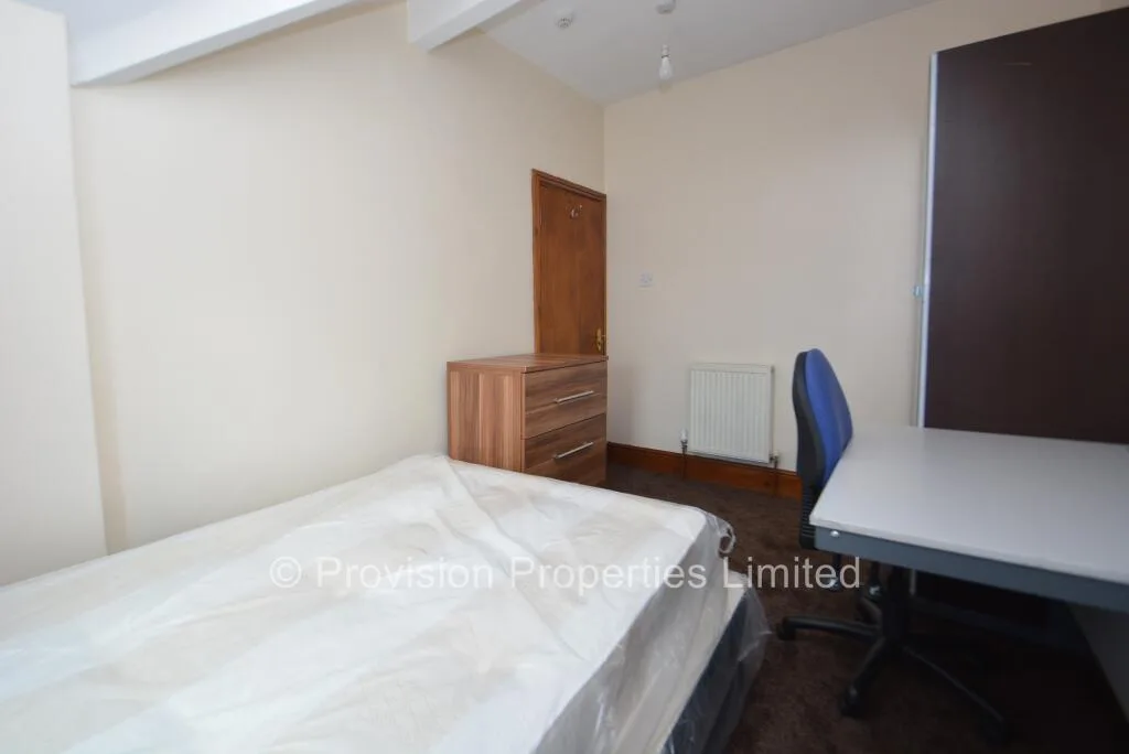 6 bedroom terraced house for rent