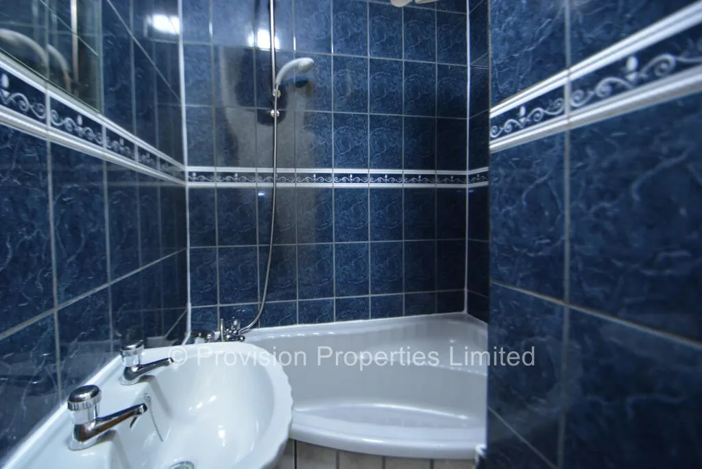 6 bedroom terraced house for rent