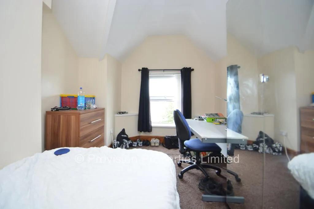 6 bedroom terraced house for rent