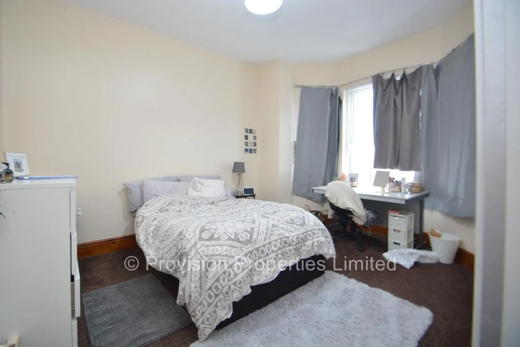 6 bedroom terraced house for rent