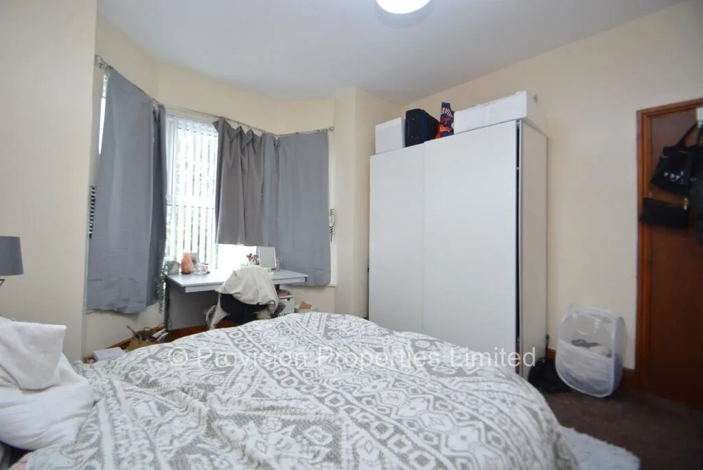 6 bedroom terraced house for rent