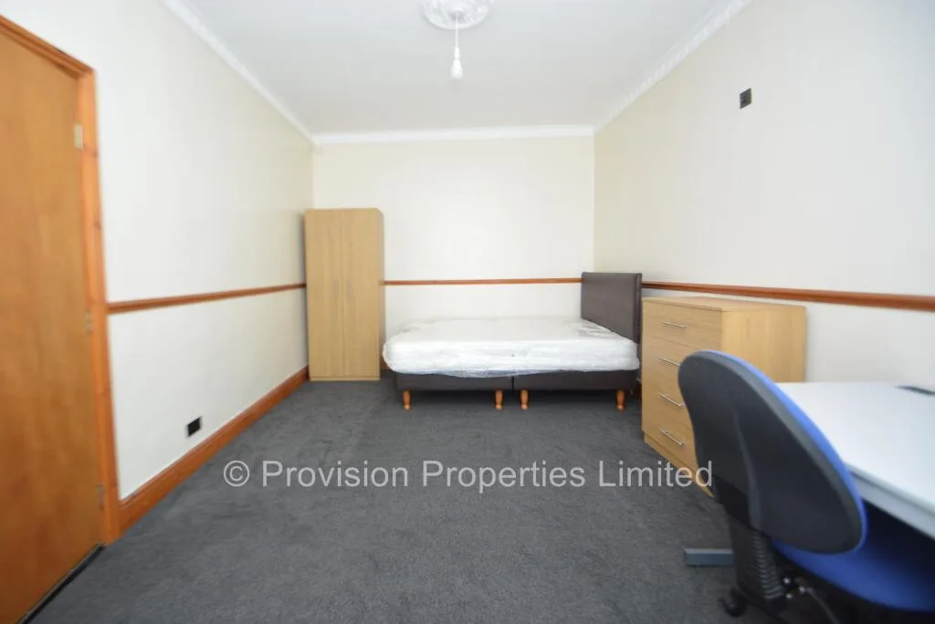 6 bedroom terraced house for rent