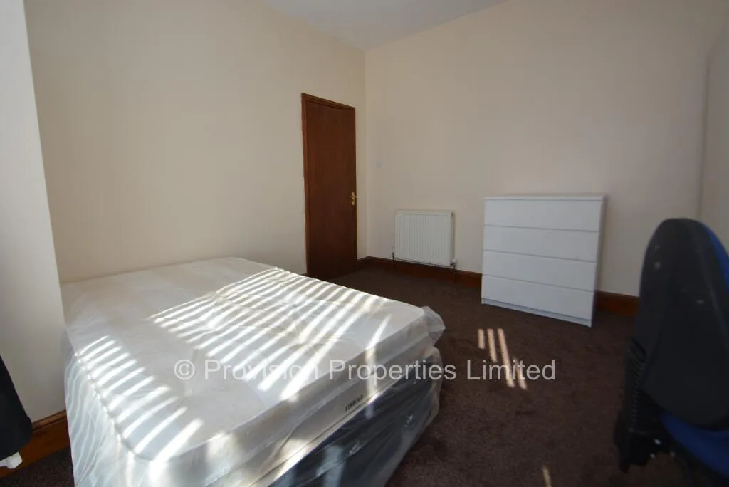 6 bedroom terraced house for rent