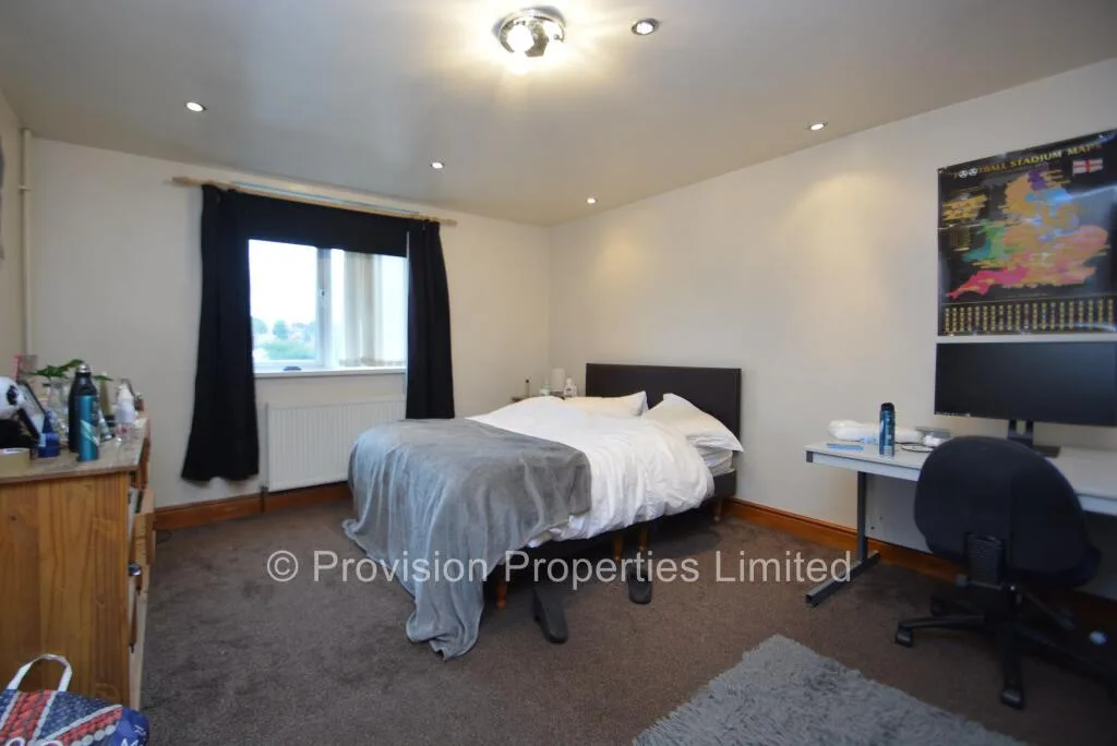 6 bedroom terraced house for rent
