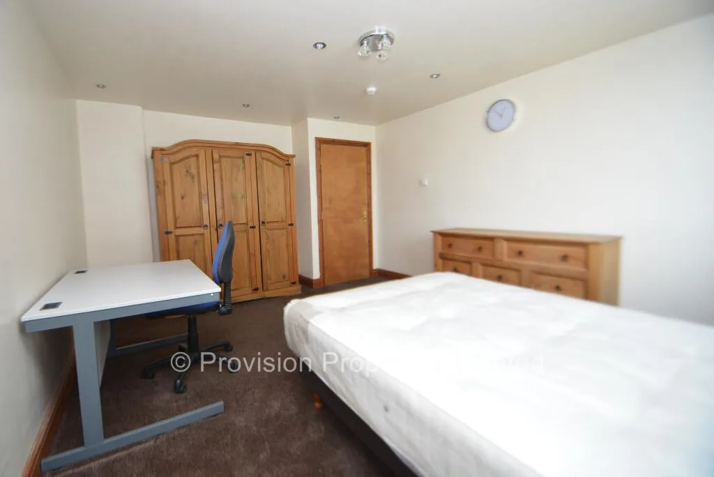 6 bedroom terraced house for rent