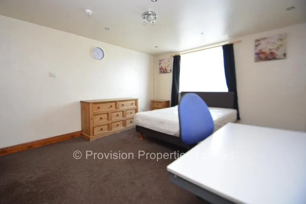 6 bedroom terraced house for rent