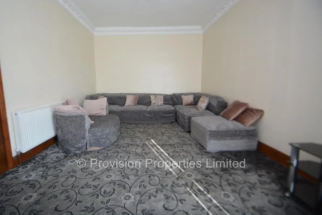 6 bedroom terraced house for rent
