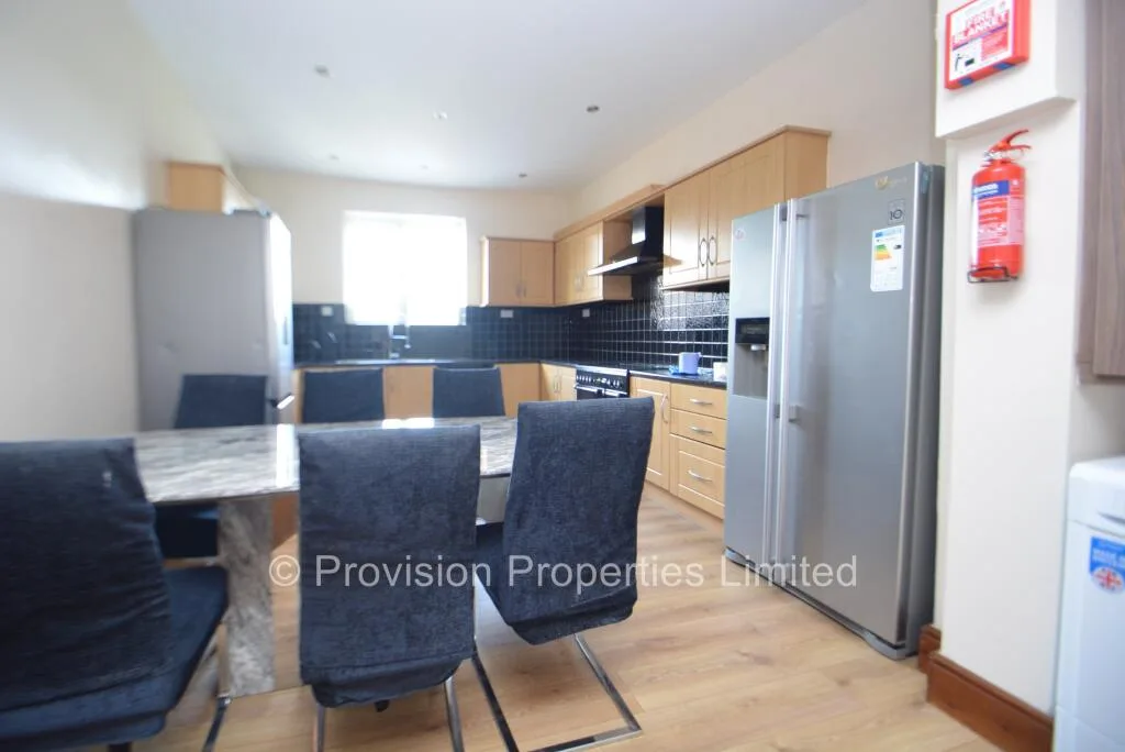 6 bedroom terraced house for rent