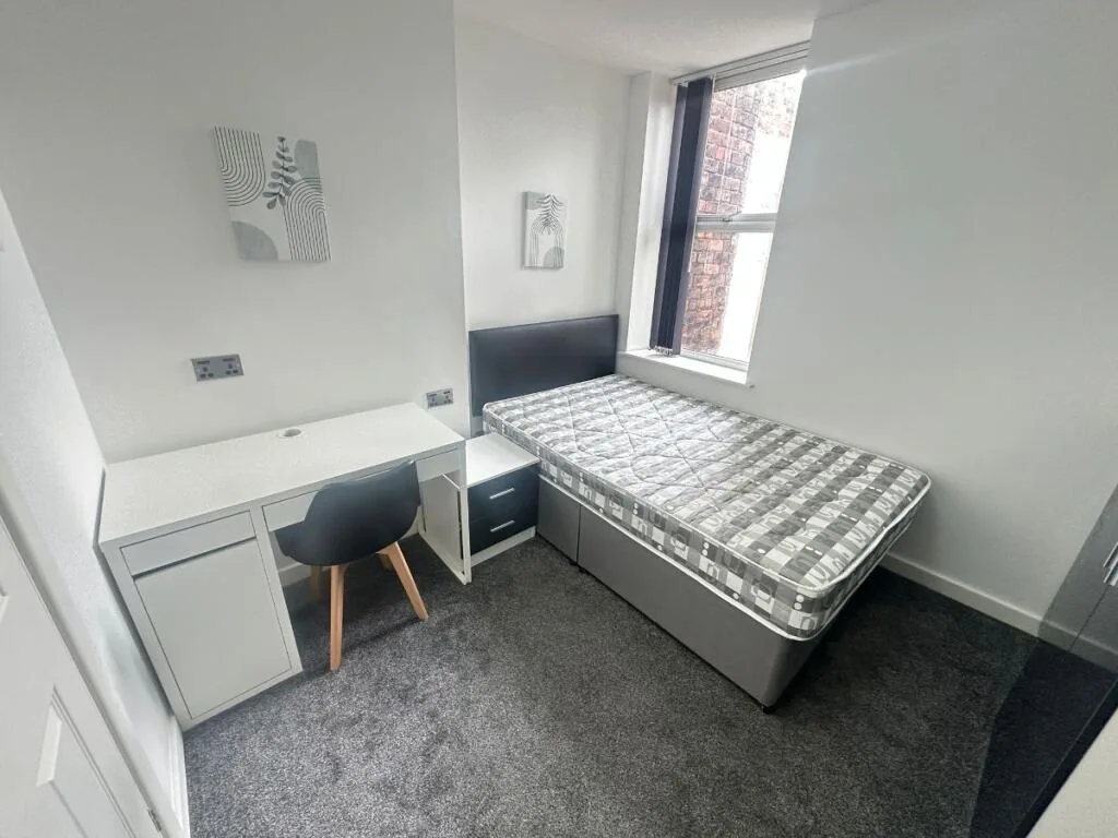 6 bedroom terraced house for rent