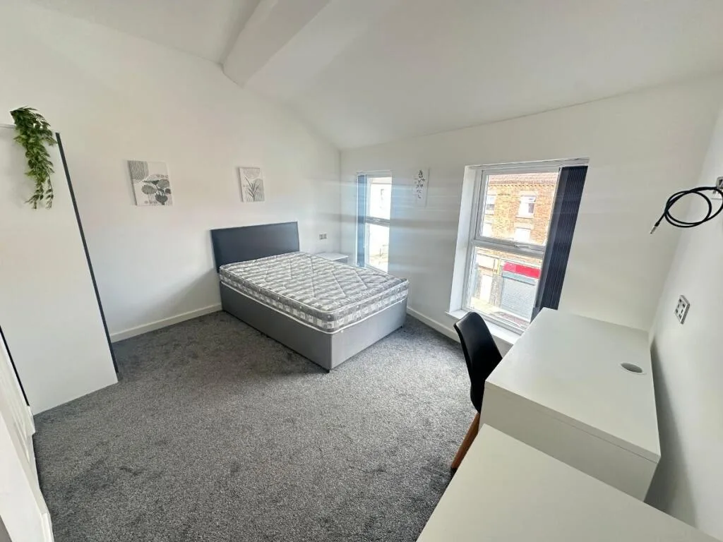 6 bedroom terraced house for rent