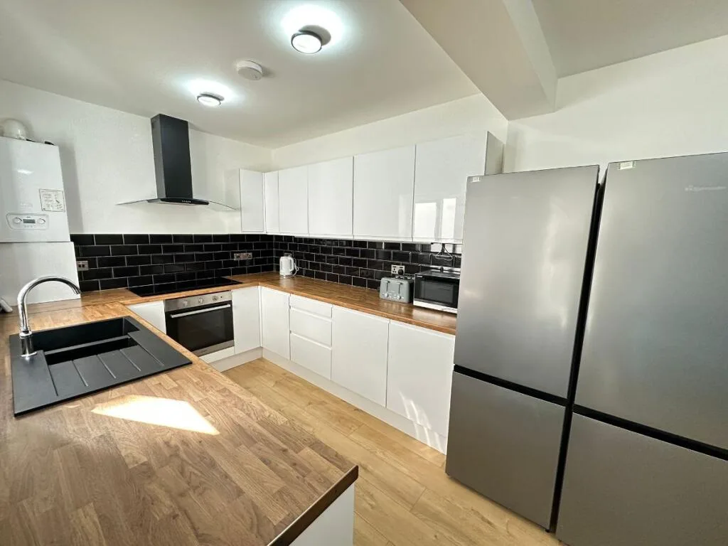 6 bedroom terraced house for rent