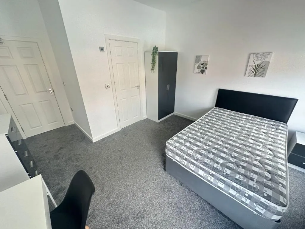 6 bedroom terraced house for rent